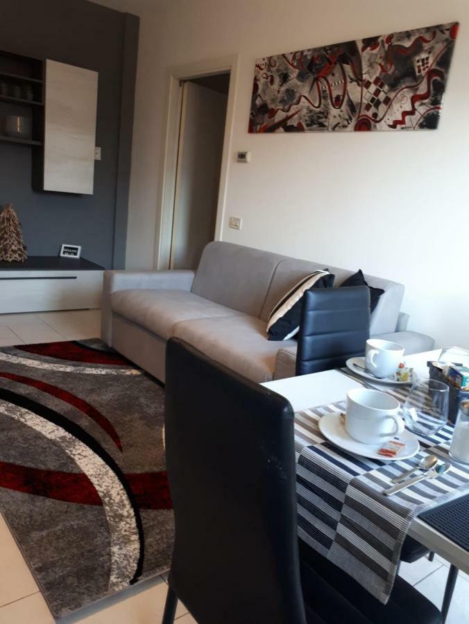 My Home Apartment Міра Екстер'єр фото